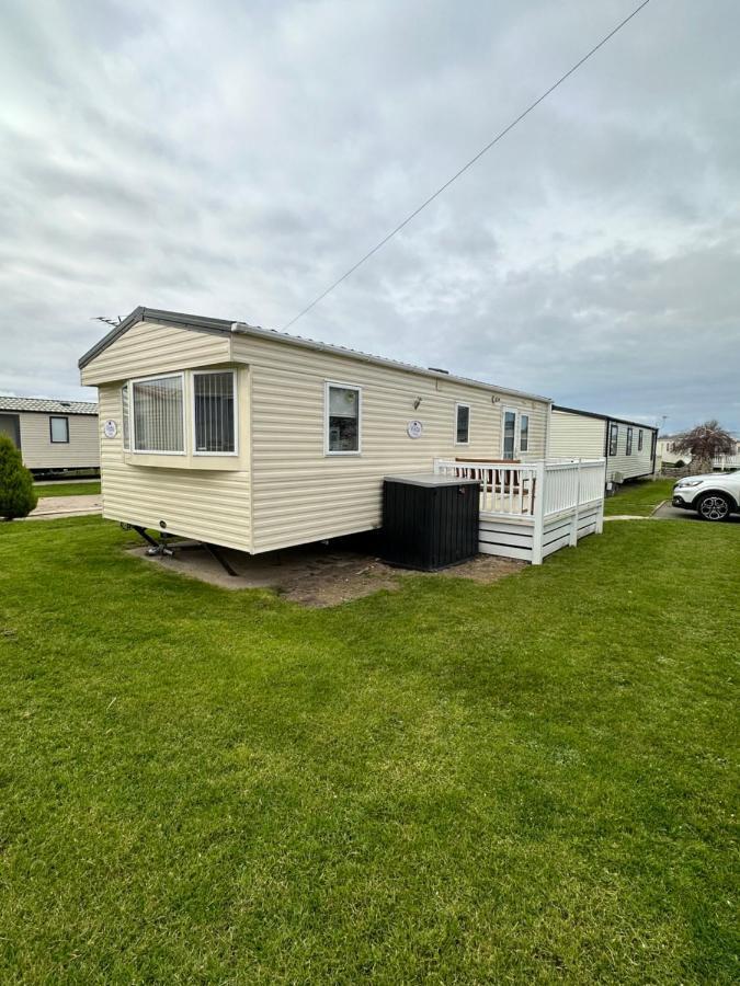 6 Berth Caravan On Marine Holiday Park Hotel Rhyl Bagian luar foto