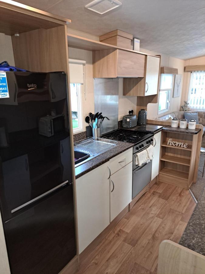 6 Berth Caravan On Marine Holiday Park Hotel Rhyl Bagian luar foto