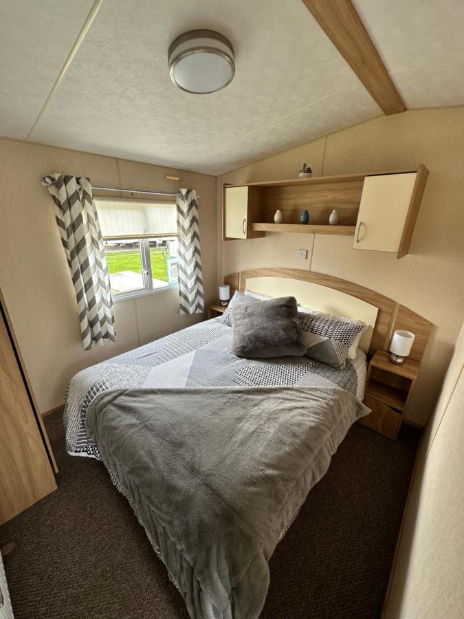 6 Berth Caravan On Marine Holiday Park Hotel Rhyl Bagian luar foto