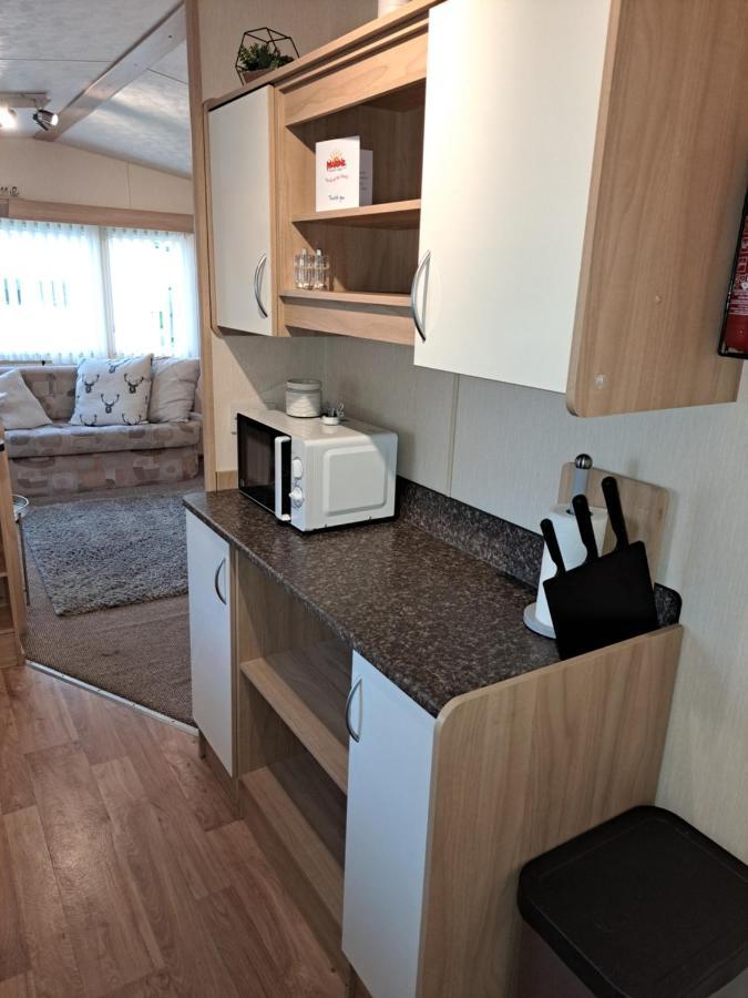 6 Berth Caravan On Marine Holiday Park Hotel Rhyl Bagian luar foto