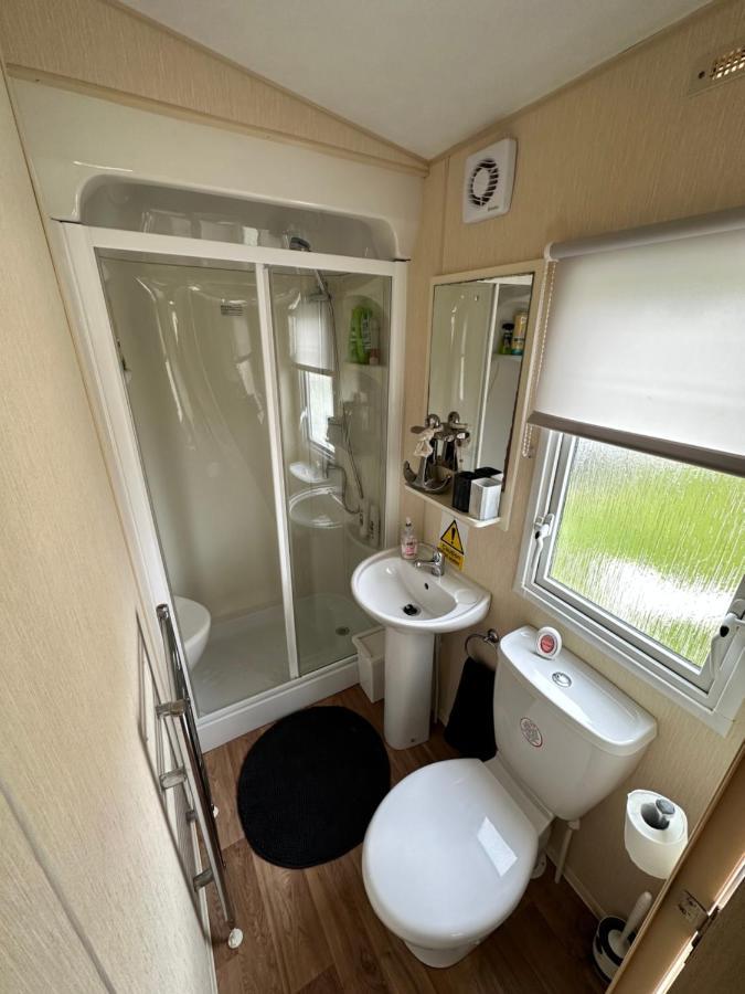 6 Berth Caravan On Marine Holiday Park Hotel Rhyl Bagian luar foto